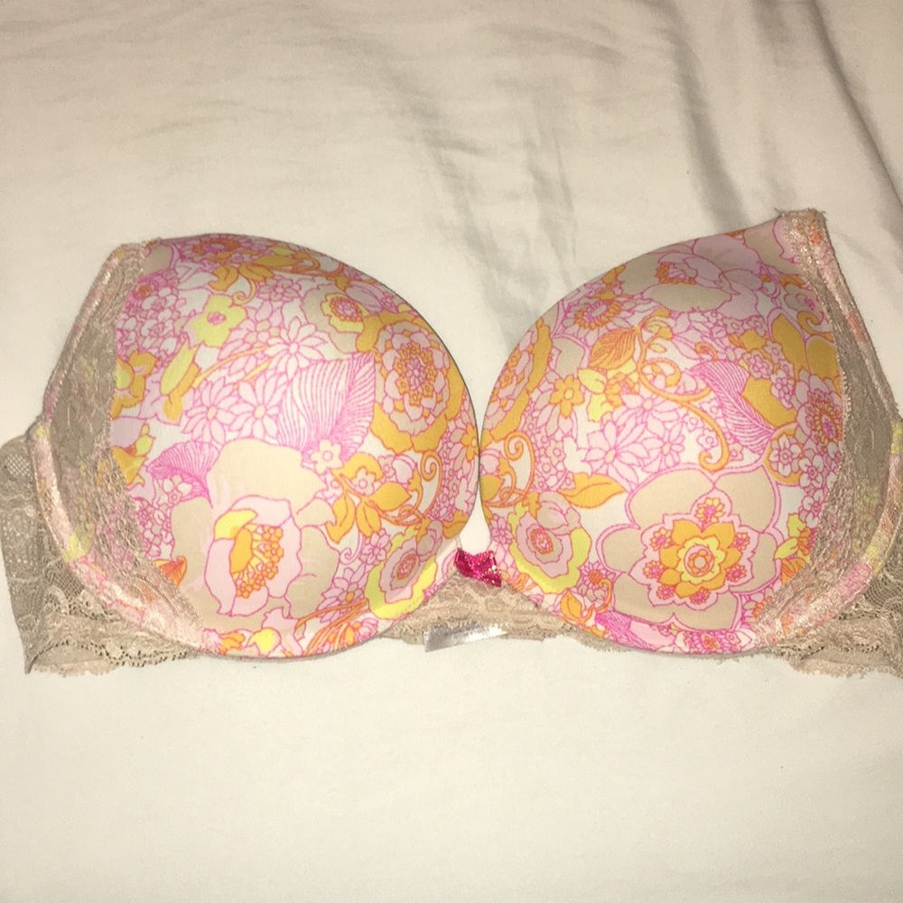 Victoria’s Secret 34DD dream angels push up bra